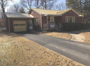 1215 W Carter St, Carbondale, IL 62901
