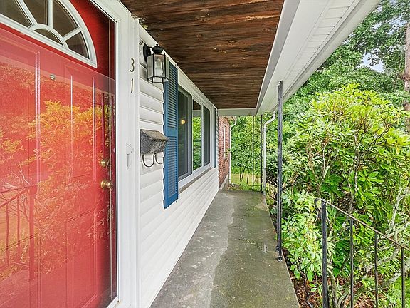 2nd image of 31 Conway St