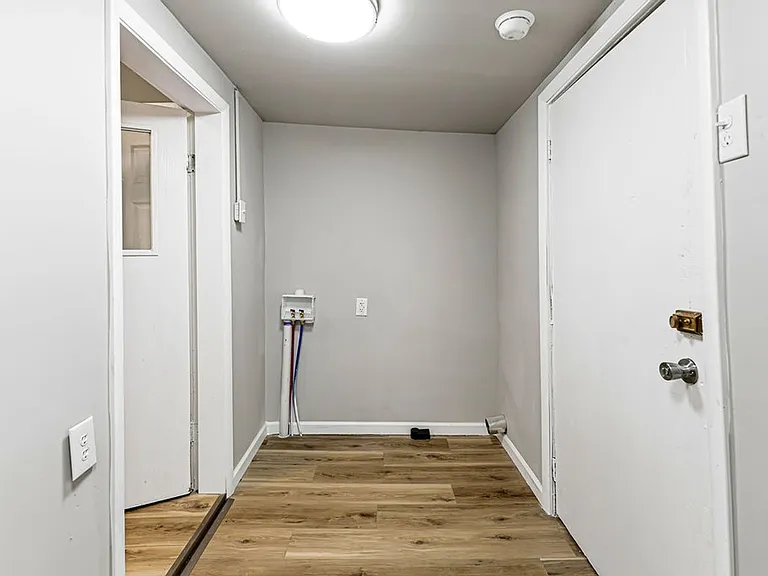2911 Felix St — Photo 22