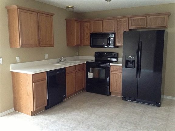 3rd image of 1240 Cedarcrest Dr