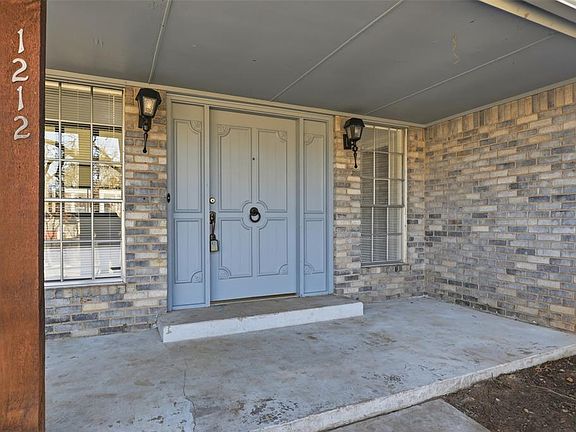 5th image of 1212 Ridgecrest Rd