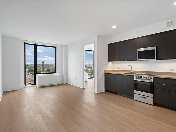 5th image of 662 Pacific St APT 10N
