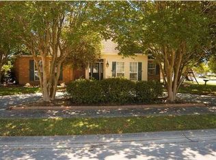 100 Mid Ocean Ct, Broussard, LA 70518