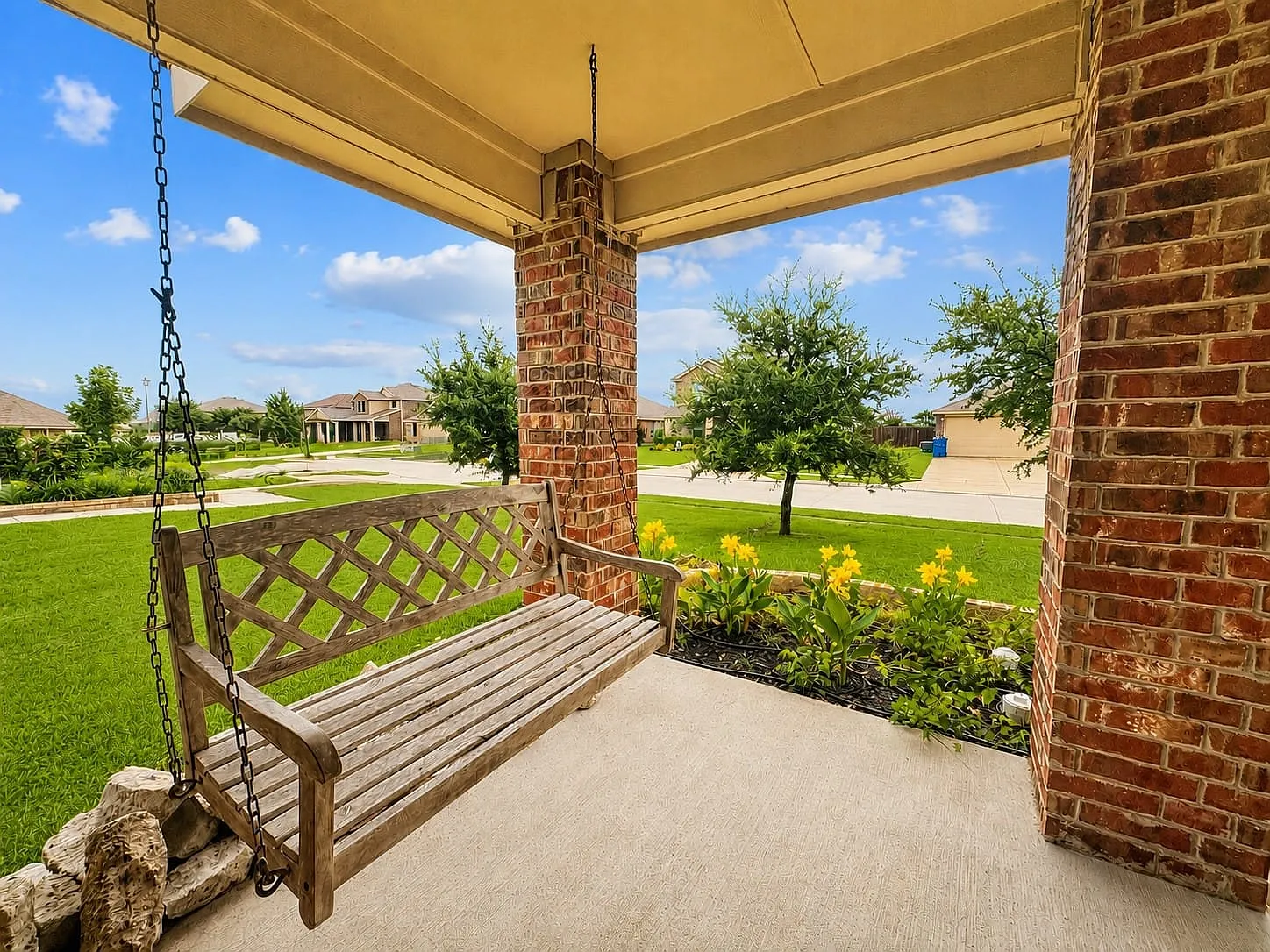4 bed, 2.5 bath, 2119 sqft, $2,200 — Photo 2