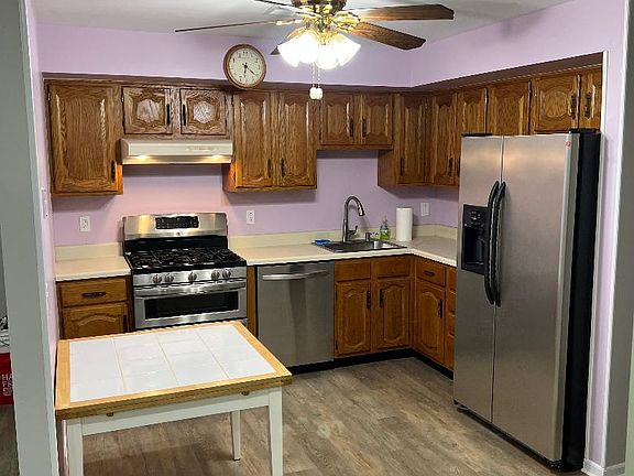 Kitchen, includes Appliances!