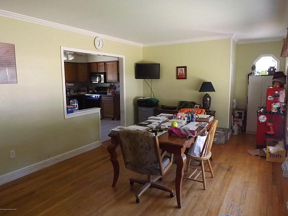 3rd image of 831 New Jersey Ave