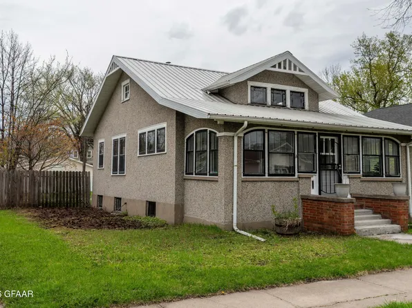 701 Cottonwood St, Grand Forks, ND 58201