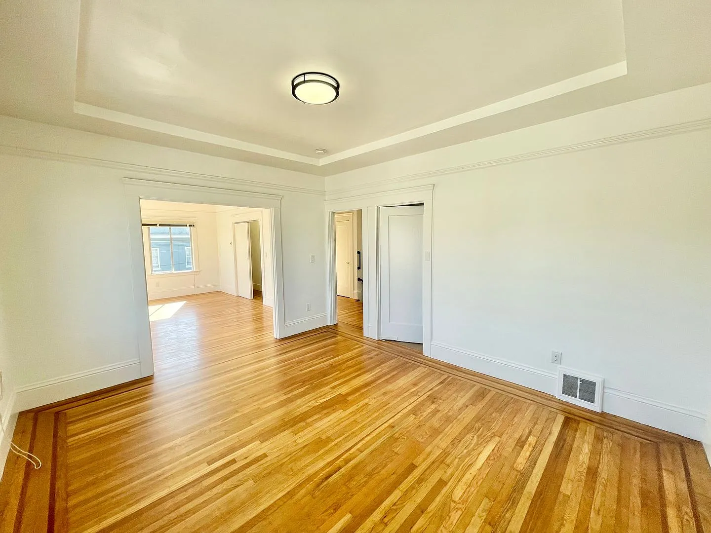 Charming San Francisco Home With Garage Parking & Shared Backyard - Progressive — Photo 2