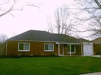689 Sycamore Dr photo 1