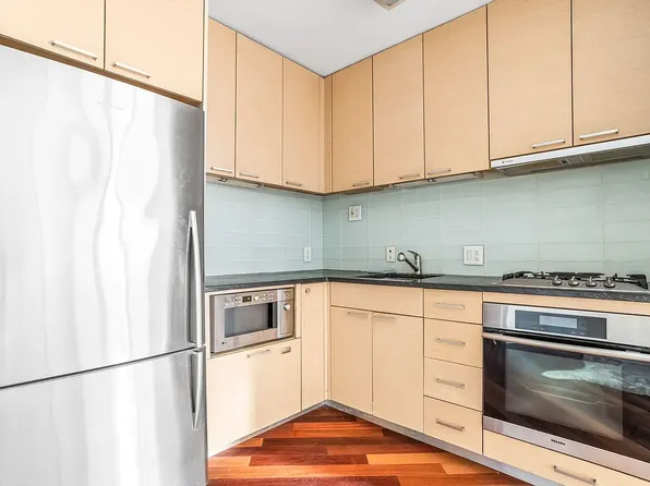 206 East 95th Street image 6 of 7