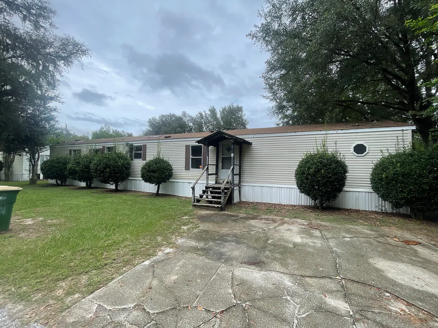 3 bed, $1,350 — Photo 1