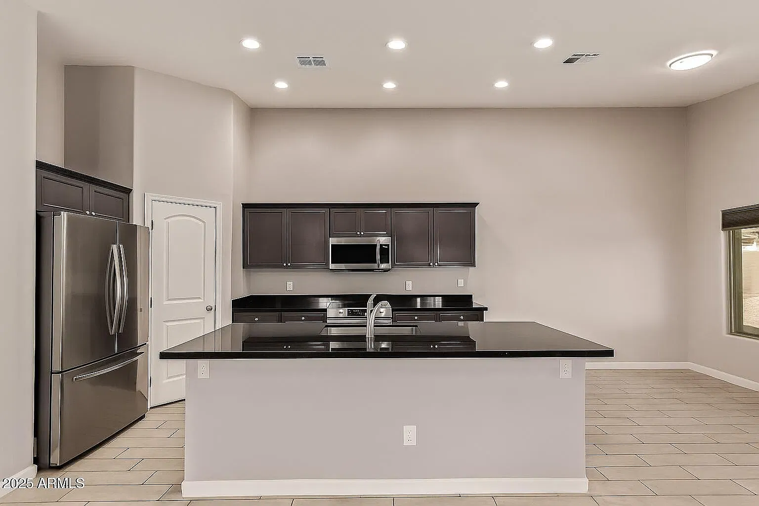 3 bed, 1890 sqft, $2,495 — Photo 4