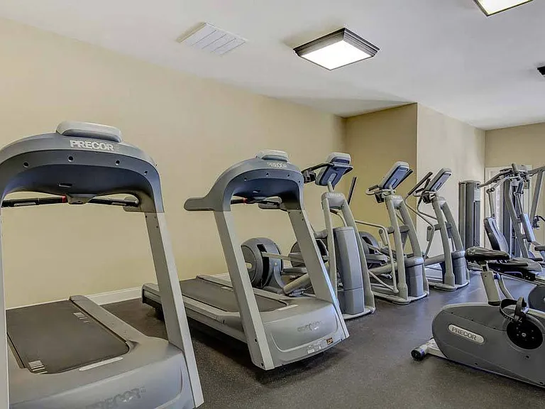 Ethan Pointe Apartments — Photo 20