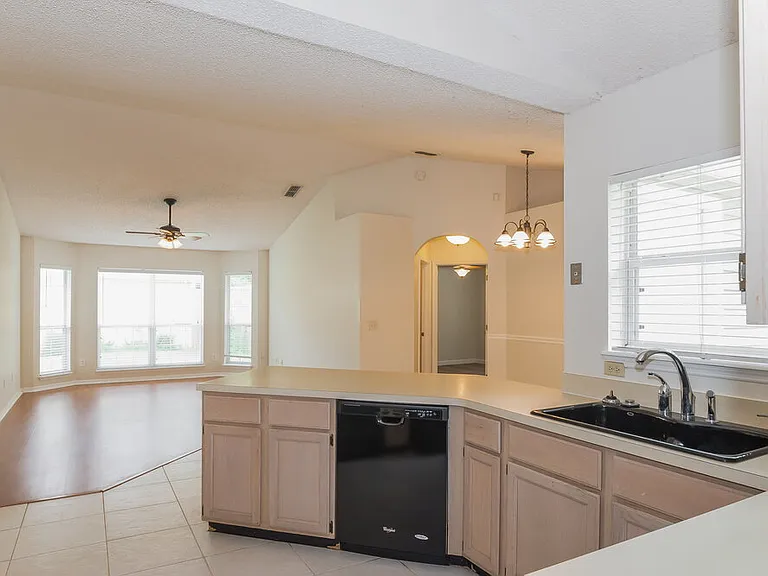 7624 Pilgrims Trace Dr — Photo 8