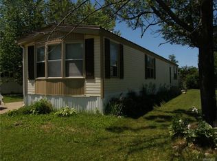 39 S Whispering Ln, Hamburg, NY 14075