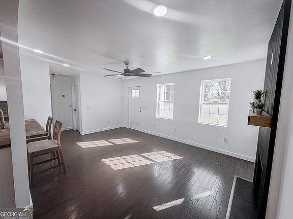 2nd image of 104 Halcyondale Rd