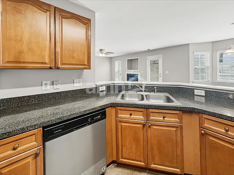 10116 Hawkeye Dr — Photo 3
