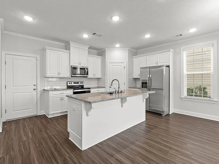 597 Vinings Dr — Photo 11