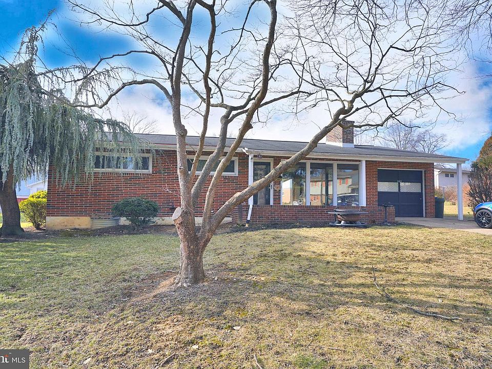 1st image of 203 Hollywood Cir