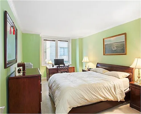 Sold by R New York | media 10