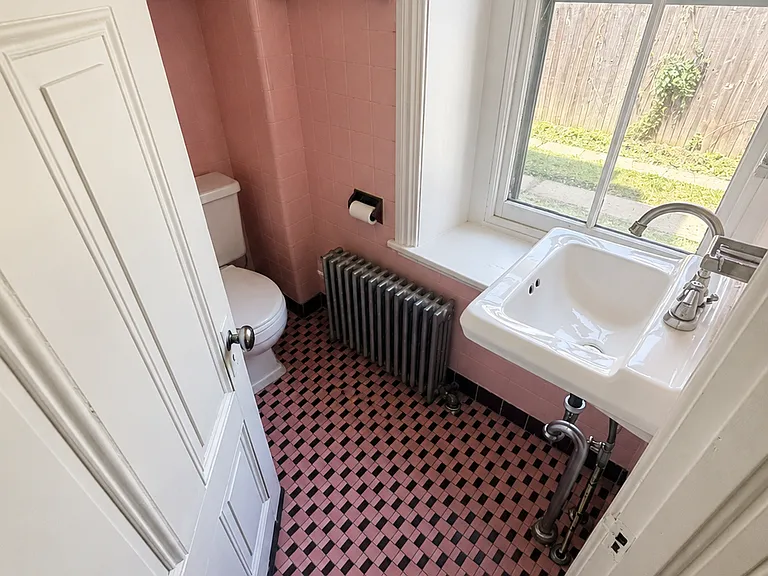 5911 Greene St #1R — Photo 10