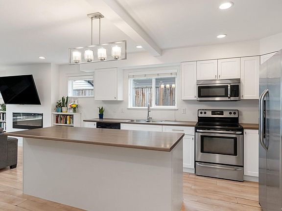 4th image of 9527 Sharples Rd