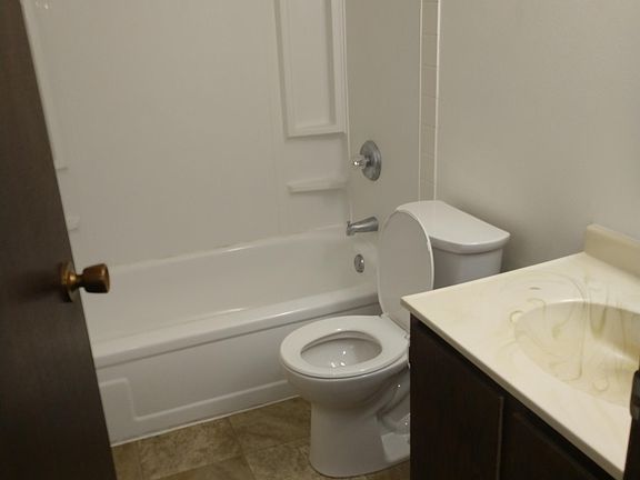 3rd image of 808 Hills Ave #1