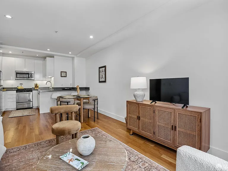 901 Bush St #405 — Photo 4
