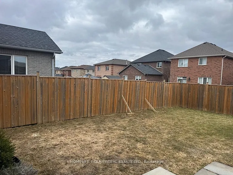 86 Nathan Cres — Photo 30