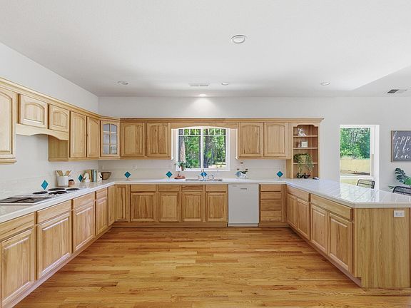 4th image of 45 Marble Mountain Rd