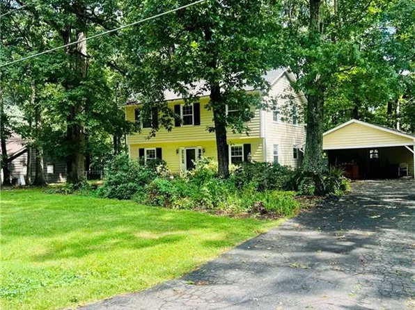 5093 Cobblestone Rd, Winston Salem, NC 27106