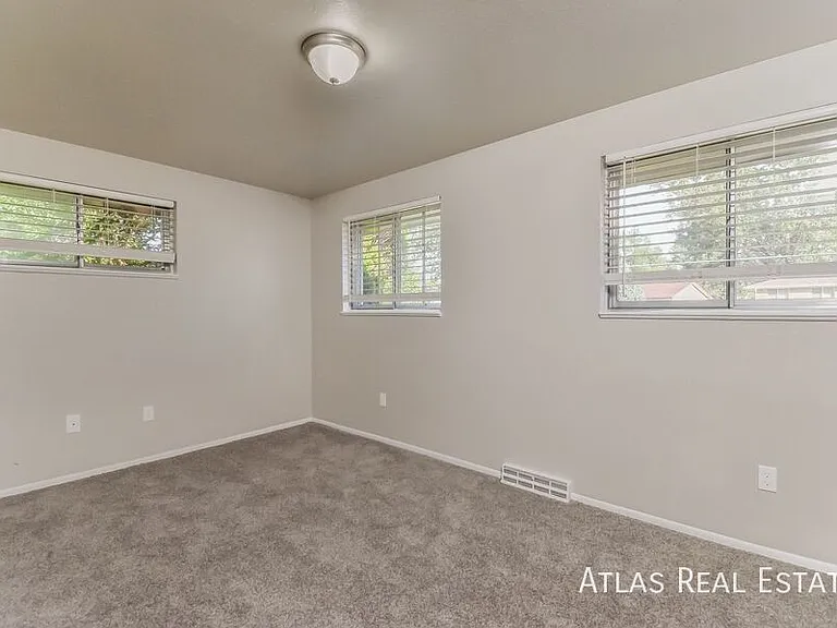 49 S Roosevelt St — Photo 9
