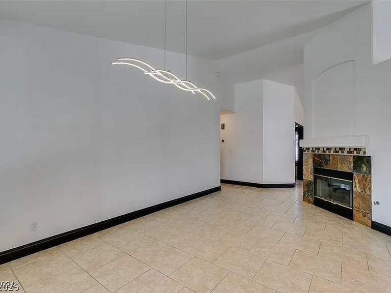 240 Honeywood St — Photo 12