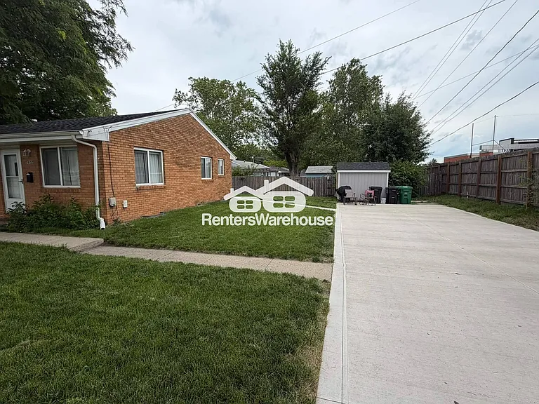 802 SW 3rd St — Photo 17