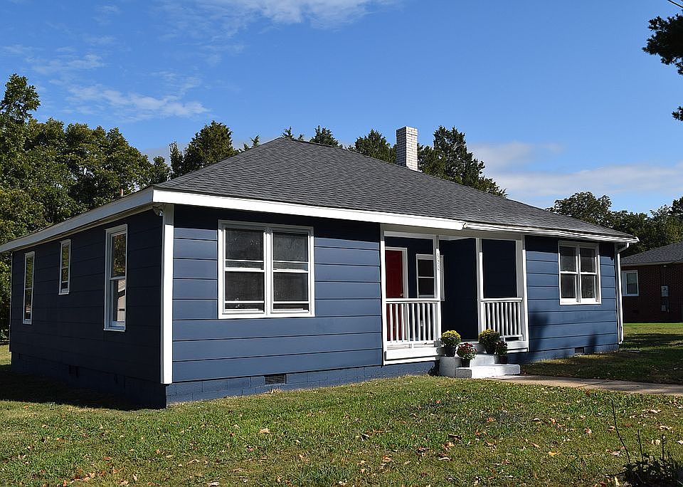 2nd image of 320 Oakwood Ave