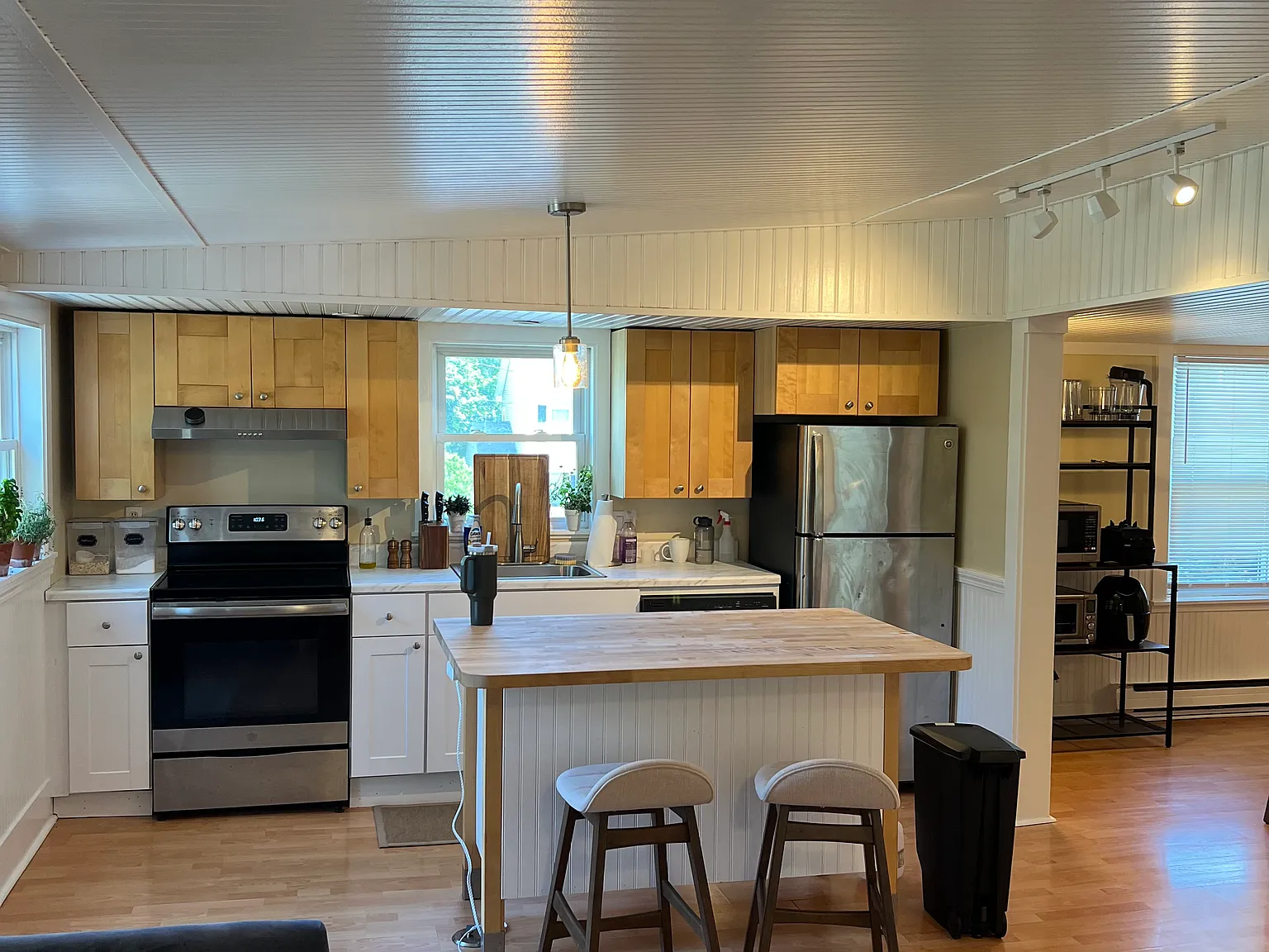 2 bed, 839 sqft, $3,000 — Photo 2