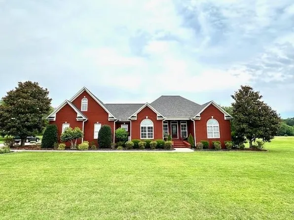 750 Twelve Oaks Dr, Adamsville, TN 38310