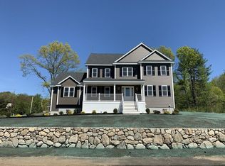 2 Fieldstone Ln, Billerica, MA 01821