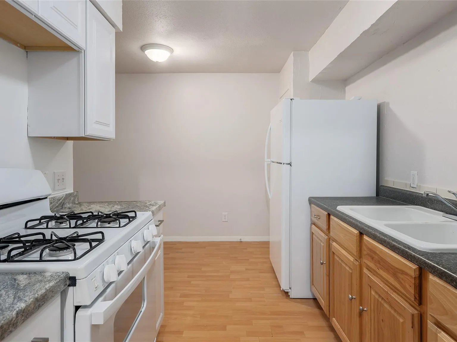 1 bed, 1.5 bath, 1806 sqft, $1,300 — Photo 3