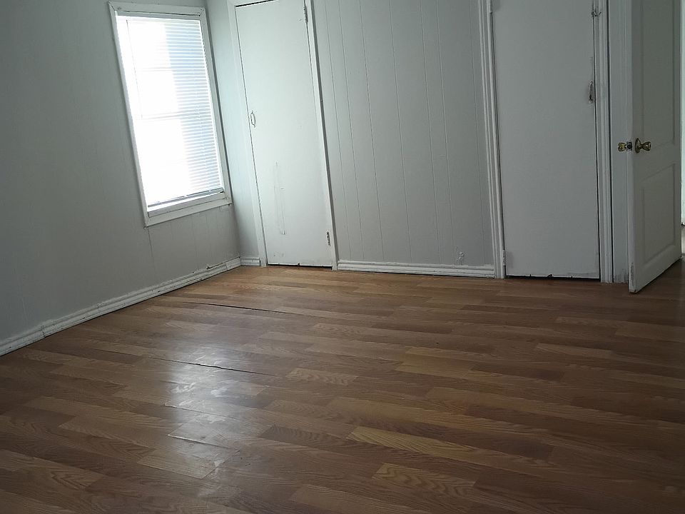 2nd image of 1400 Lincoln St