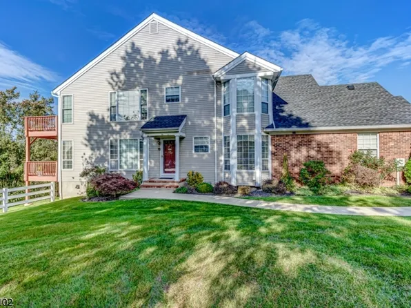 194 Teasel Ct, Readington Twp., NJ 08889