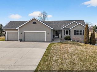 W7122 Hillview Rd, Greenville, WI 54942