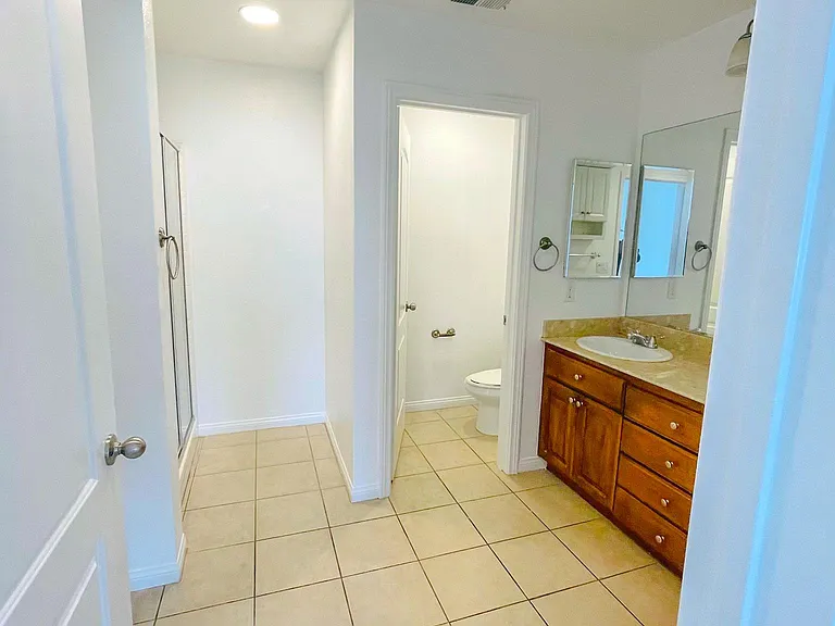 1922 Kelly Ave #2 — Photo 12