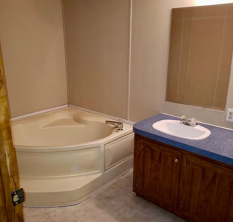 2nd image of 612 W 2nd St Trlr 2