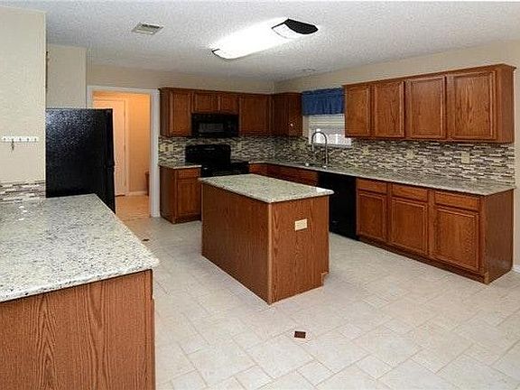3rd image of 1200 Lake Haven Dr