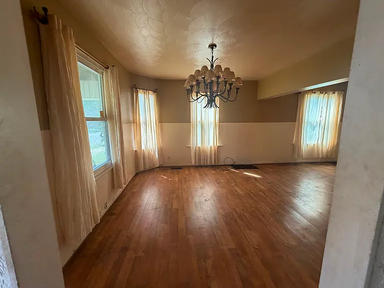 829 E McClure Ave — Photo 10
