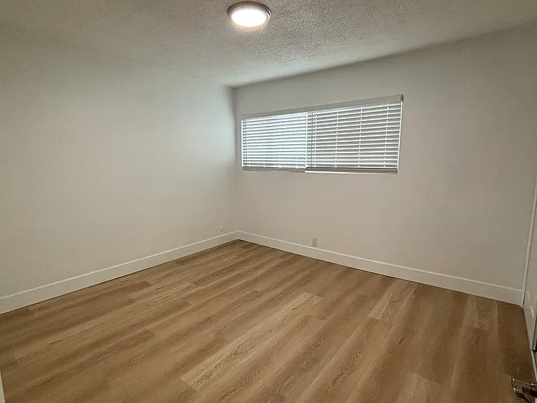 Clara Town Home Apartments — Photo 7