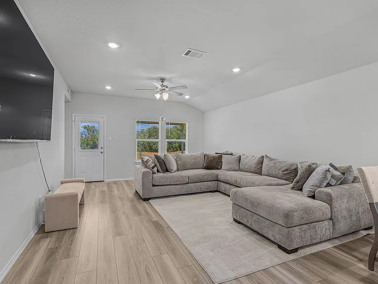 4011 Baerlon Cv — Photo 9