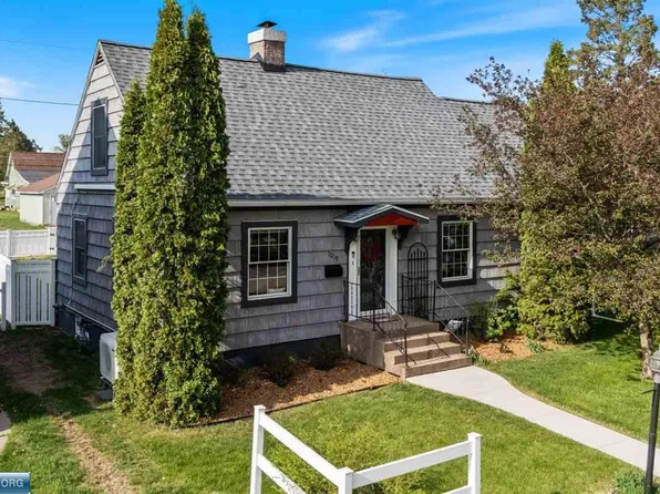 1019 14th St N, Virginia, MN 55792