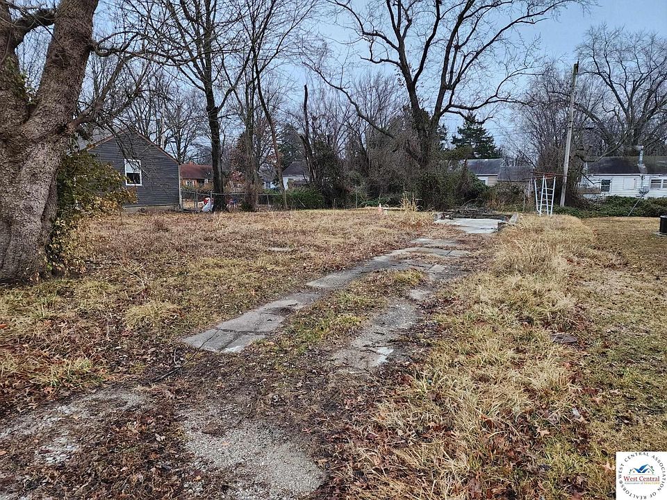 2nd image of 510 E Louise Ave